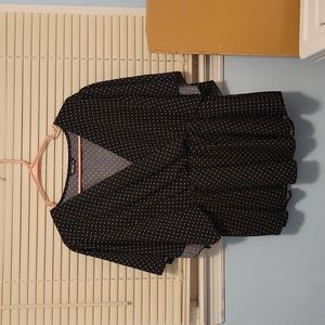 Poky dot low cut shirt